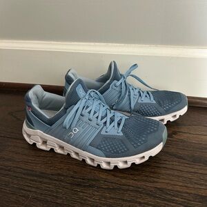 On Cloud Cloudswift running shoes in Lake/Sky - Size 9.5